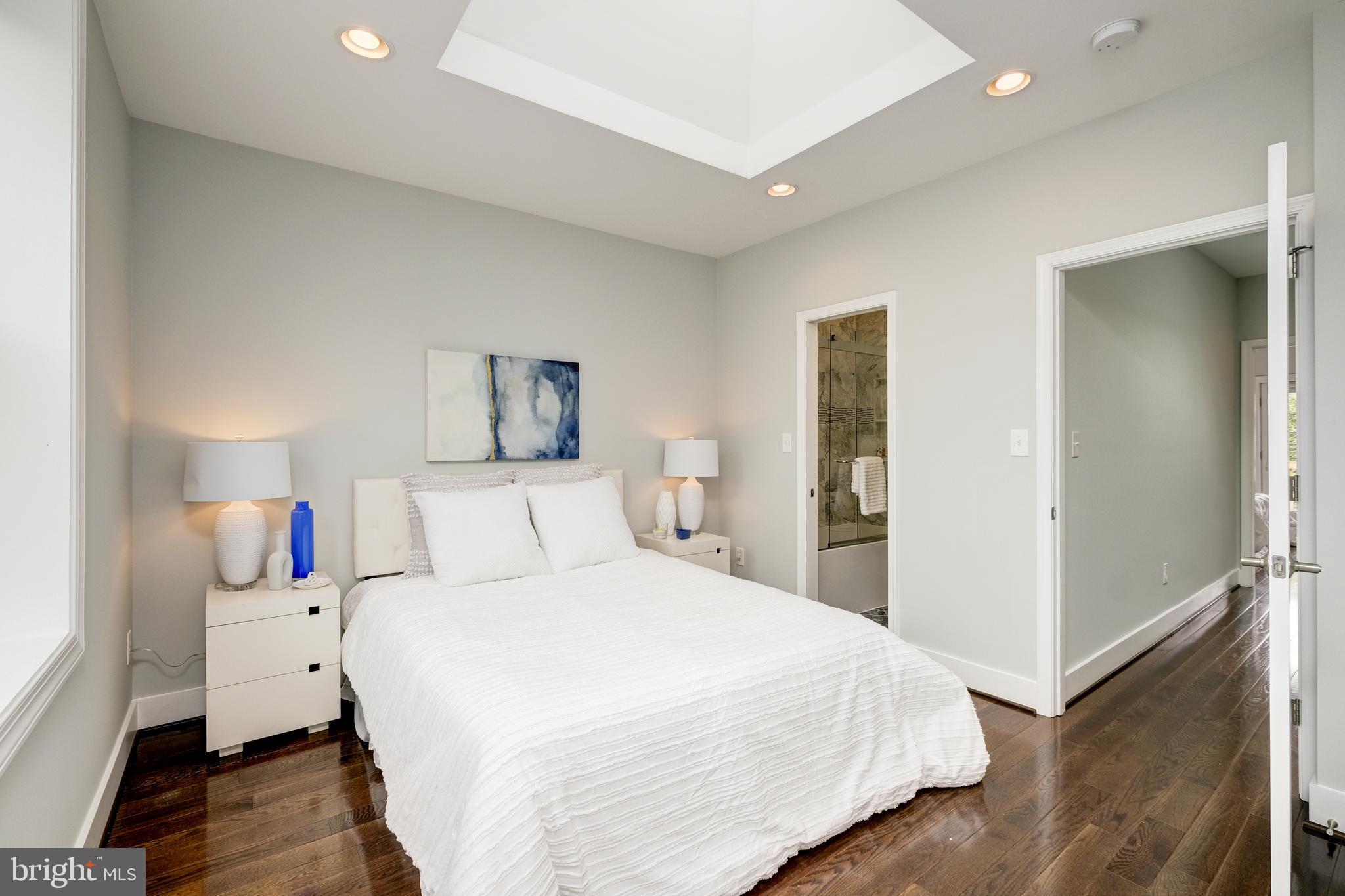 1340 K ST SE