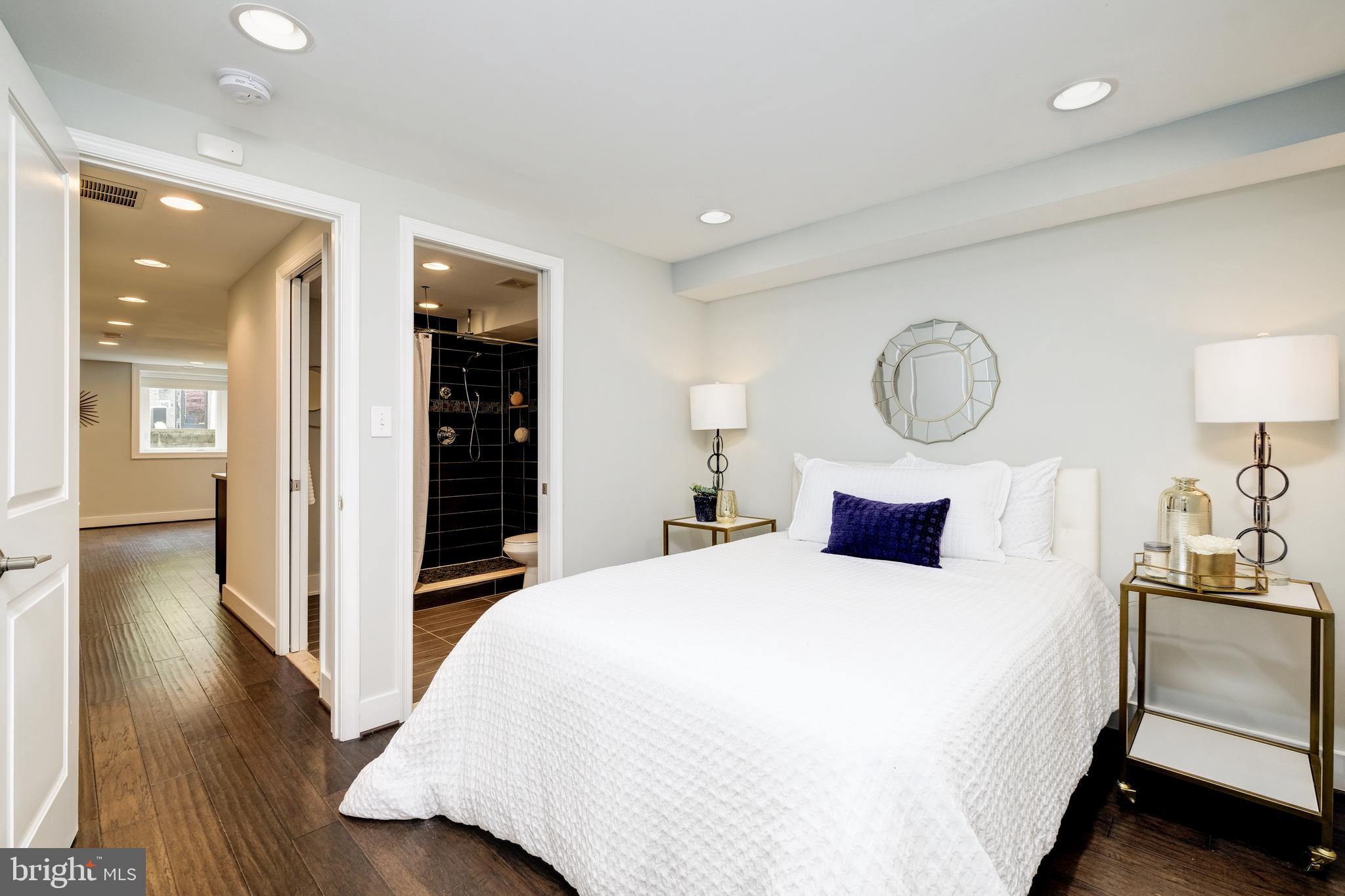 1340 K ST SE