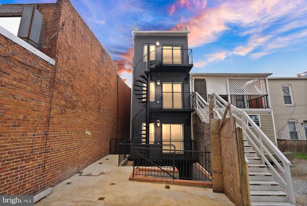1138 FLORIDA AVE NE #2