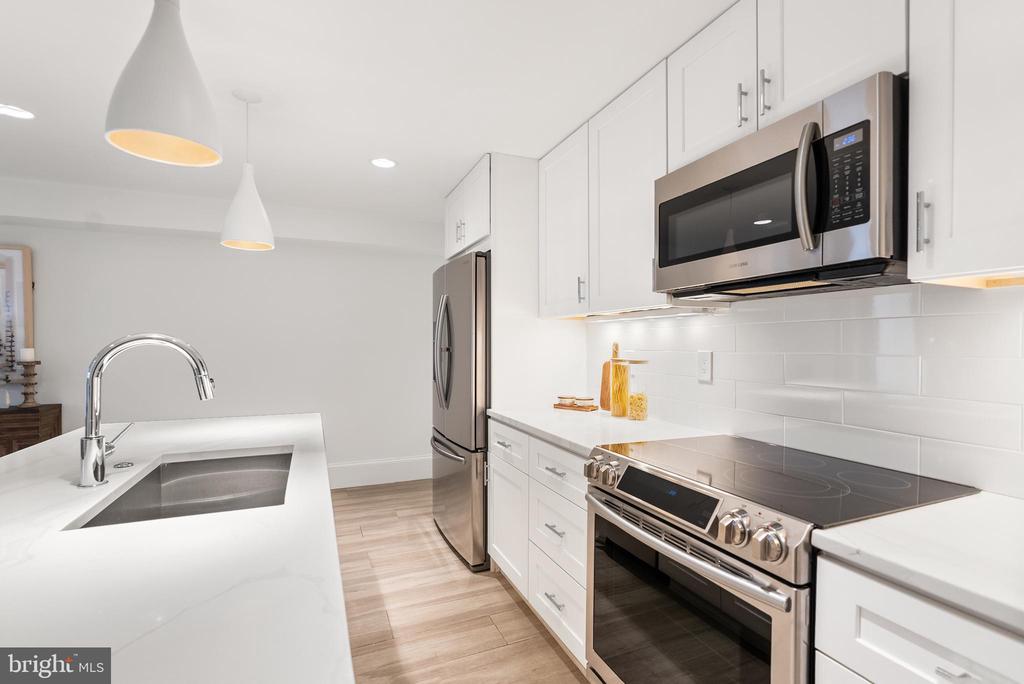 50 U ST NW #B