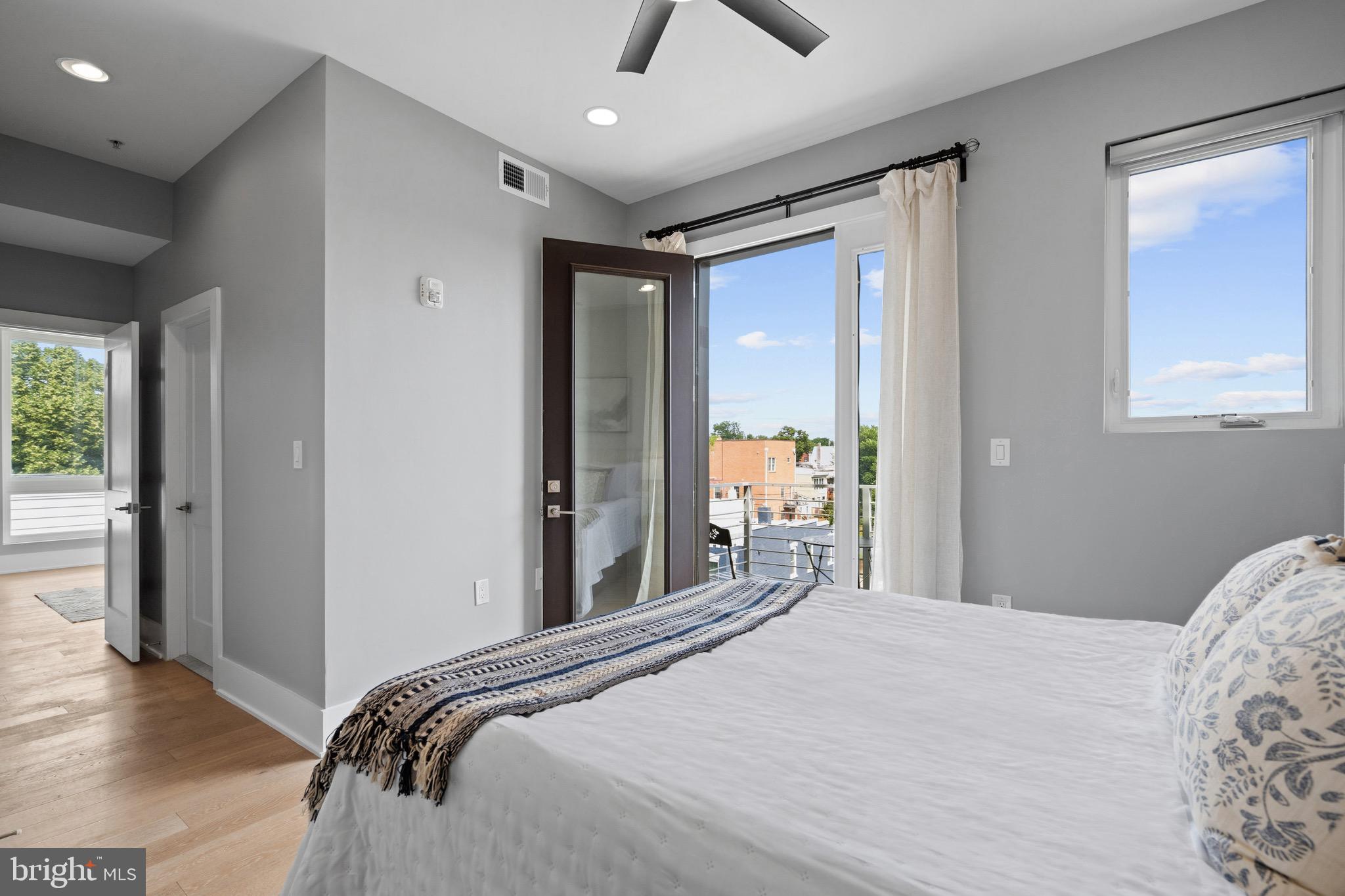 1112 MONTELLO AVENUE NE 401