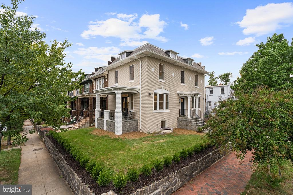 307 M ST NE