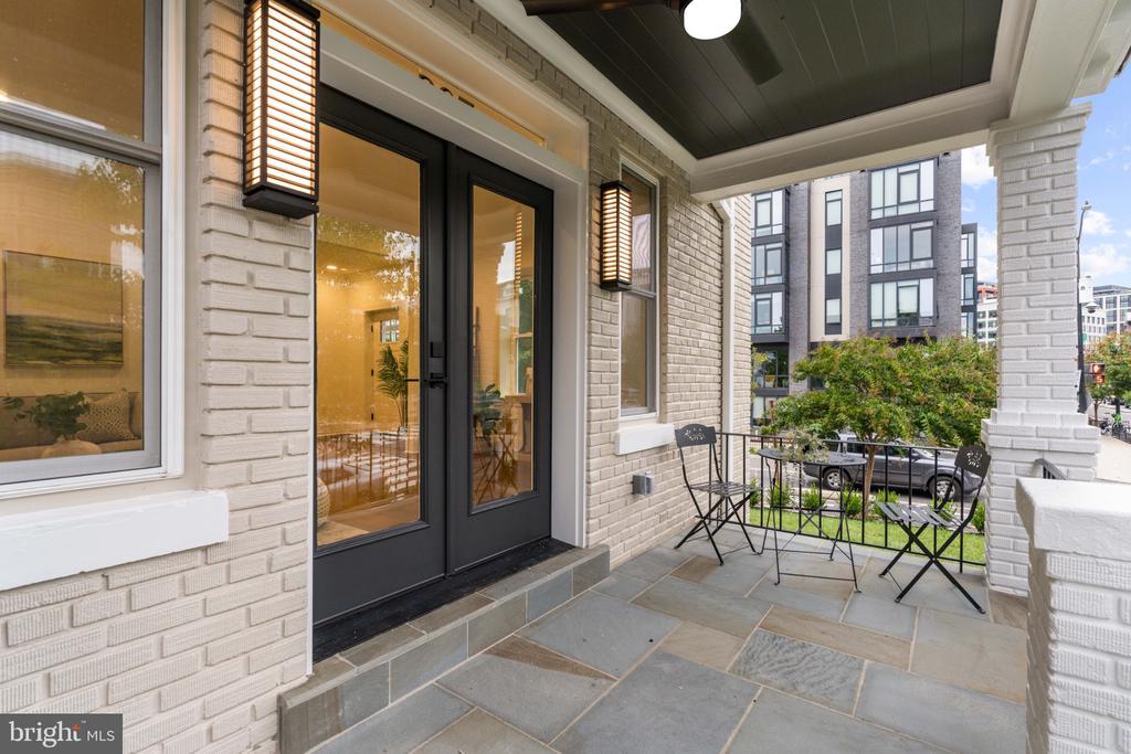 307 M ST NE