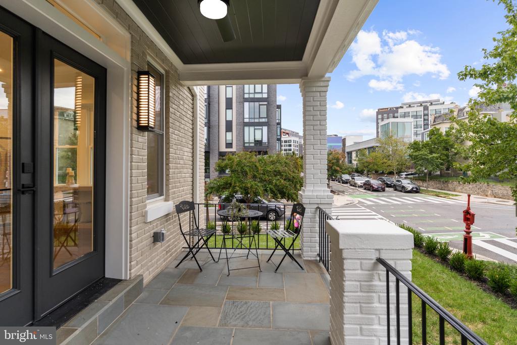 307 M ST NE