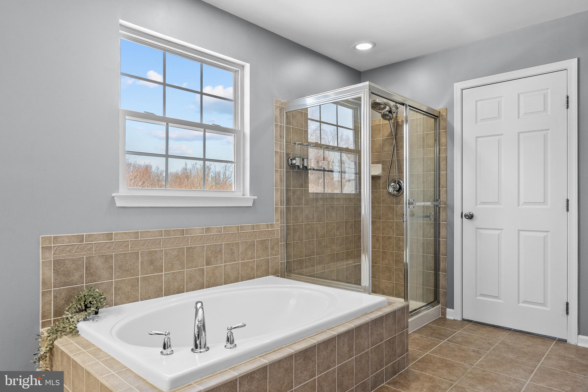 1806 ORCHARD HILL DRIVE