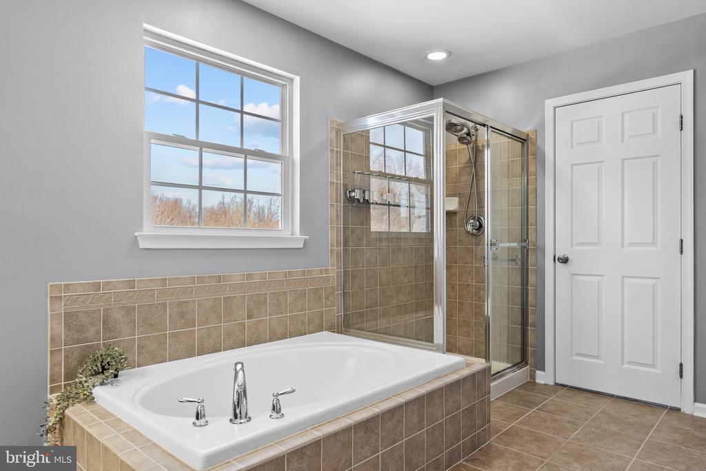 1806 ORCHARD HILL DRIVE