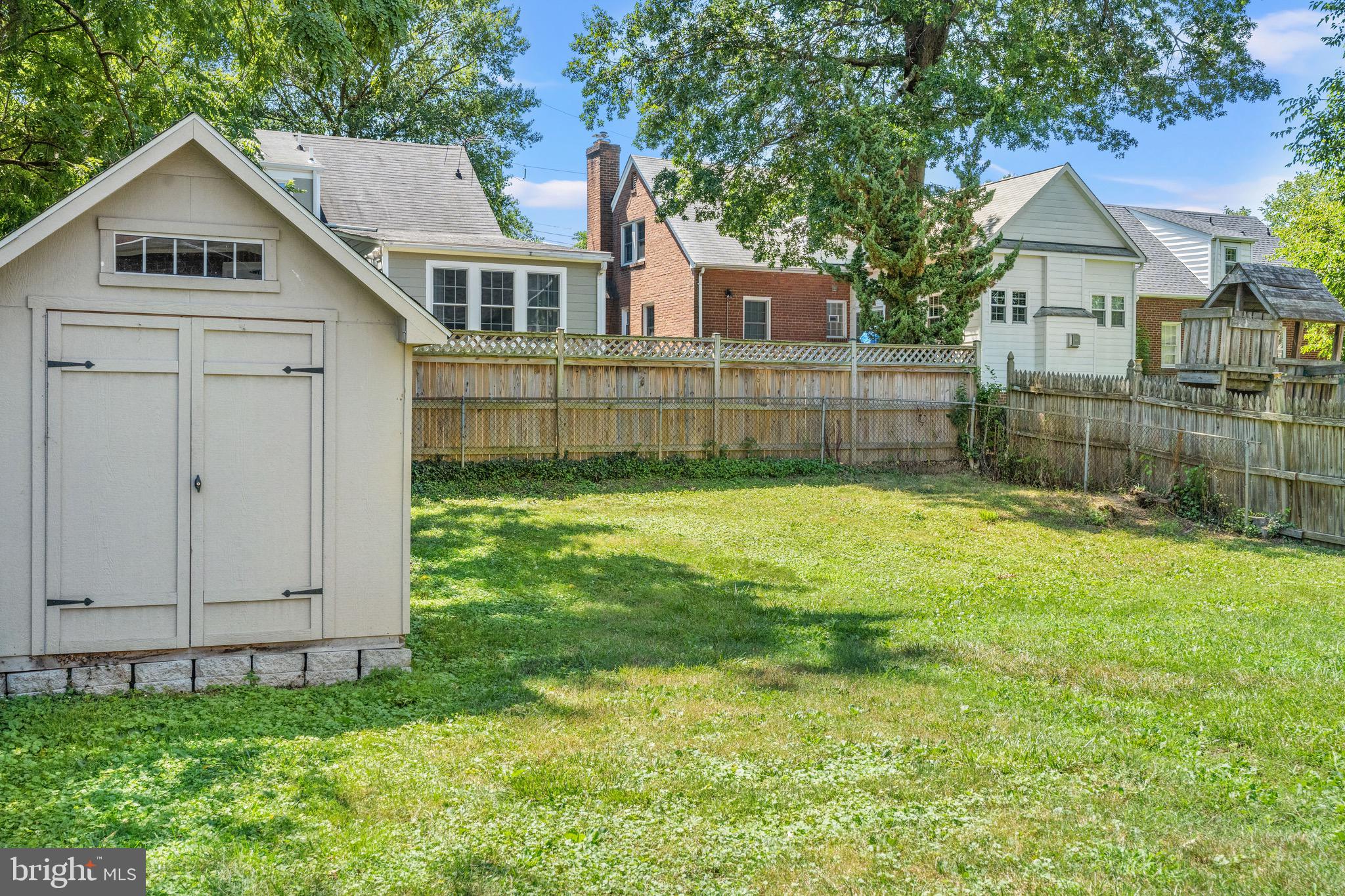 734 N George Mason Dr