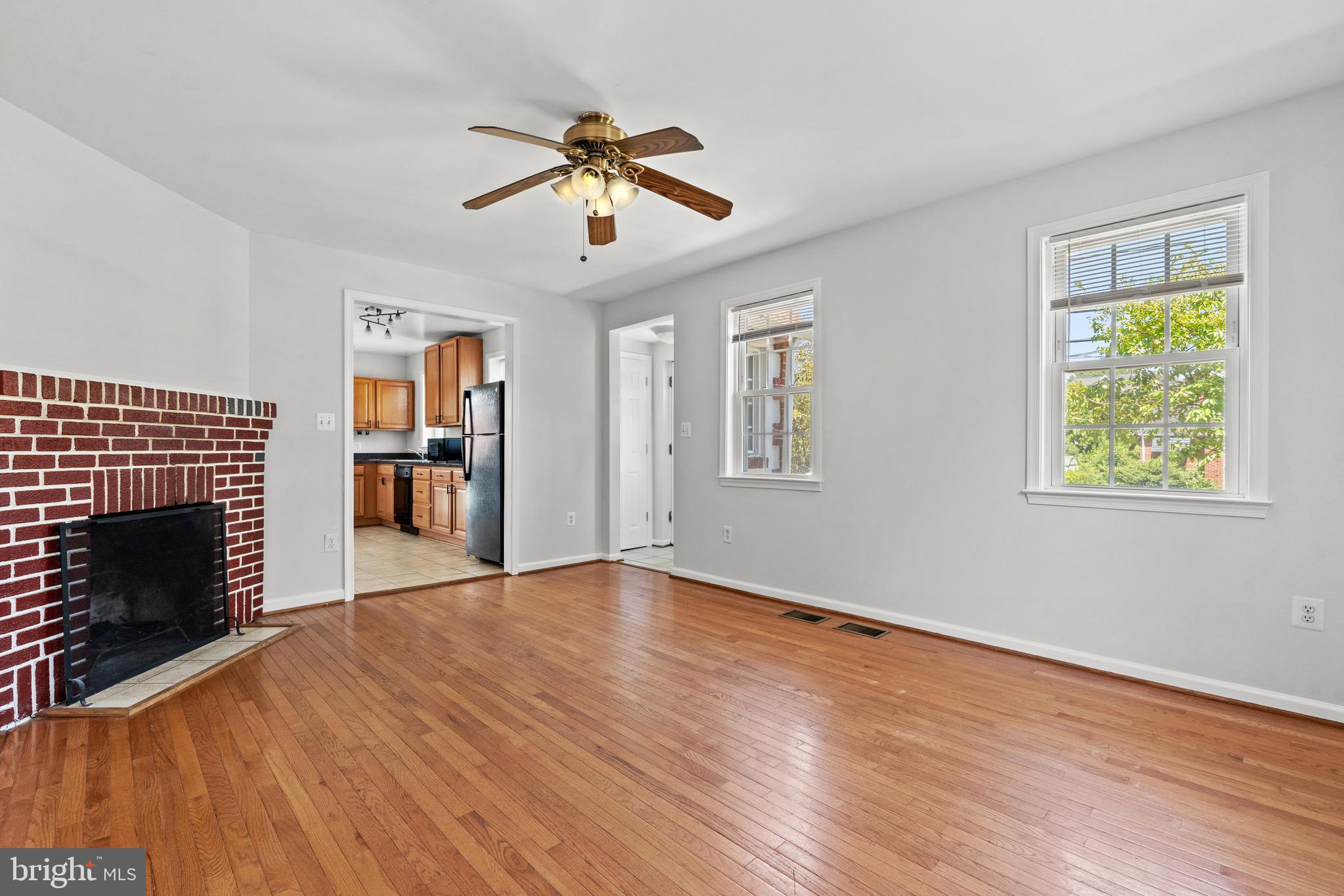 734 N George Mason Dr