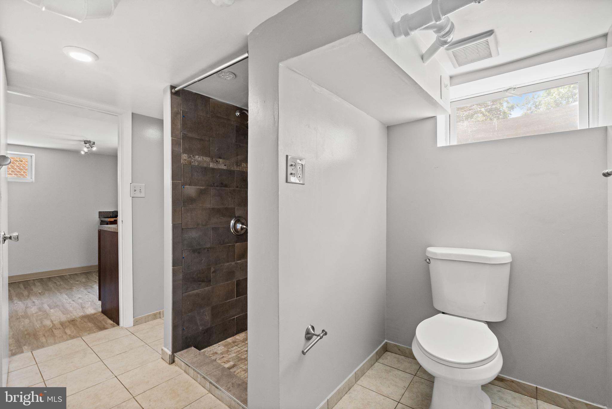 734 N George Mason Dr