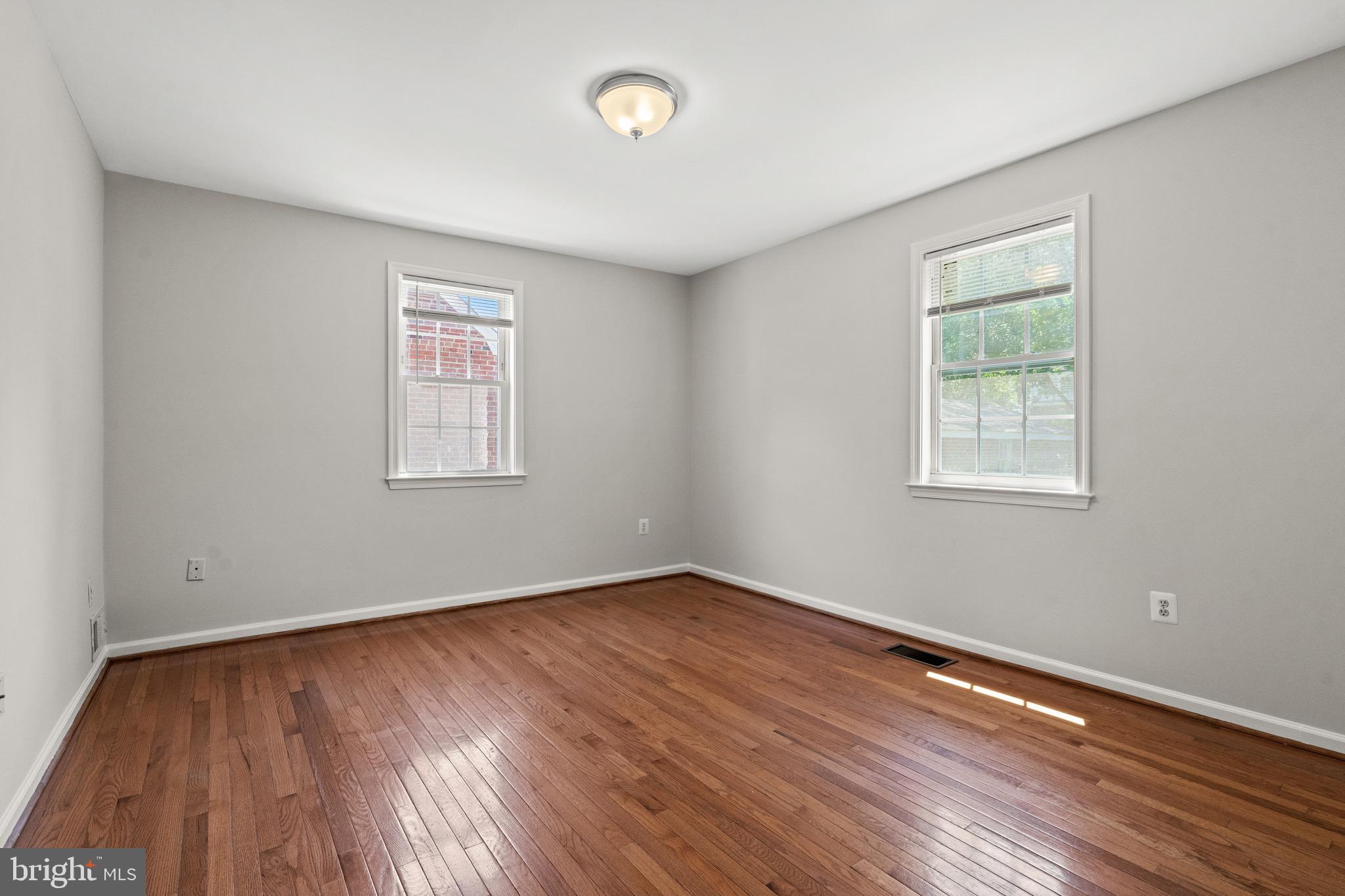 734 N George Mason Dr
