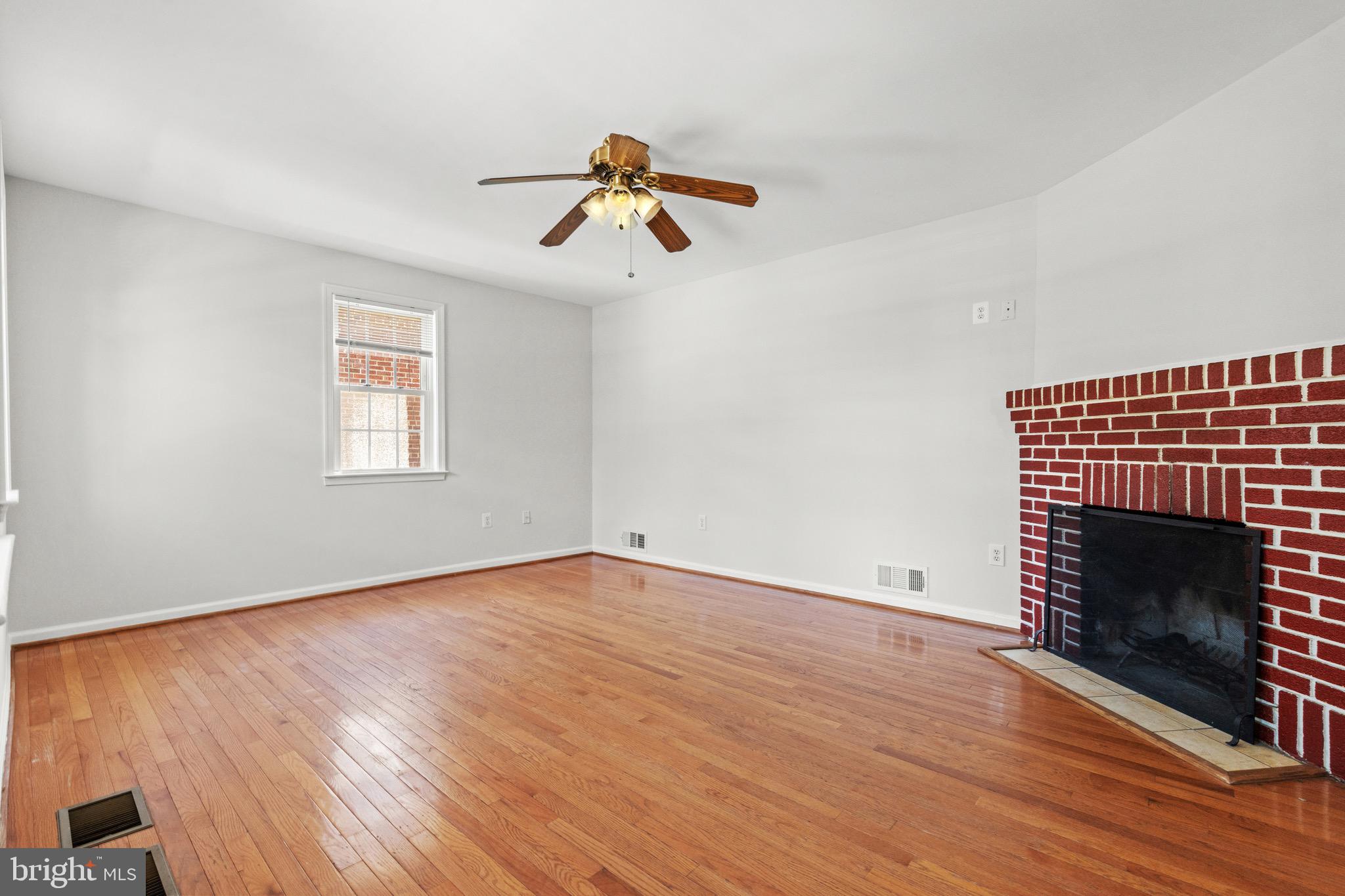 734 N George Mason Dr