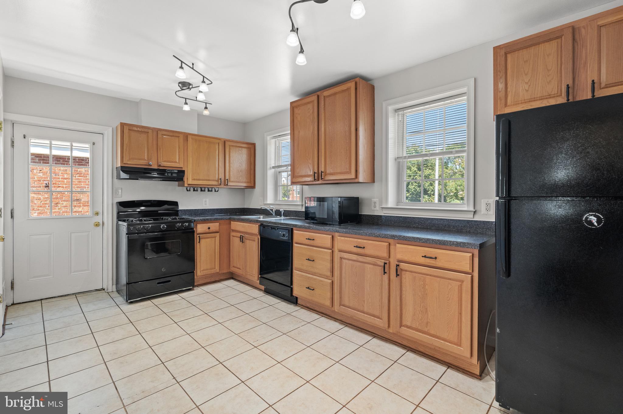 734 N George Mason Dr