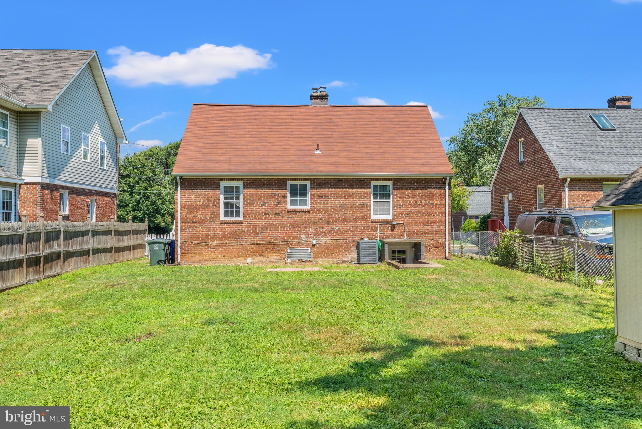 734 N George Mason Dr