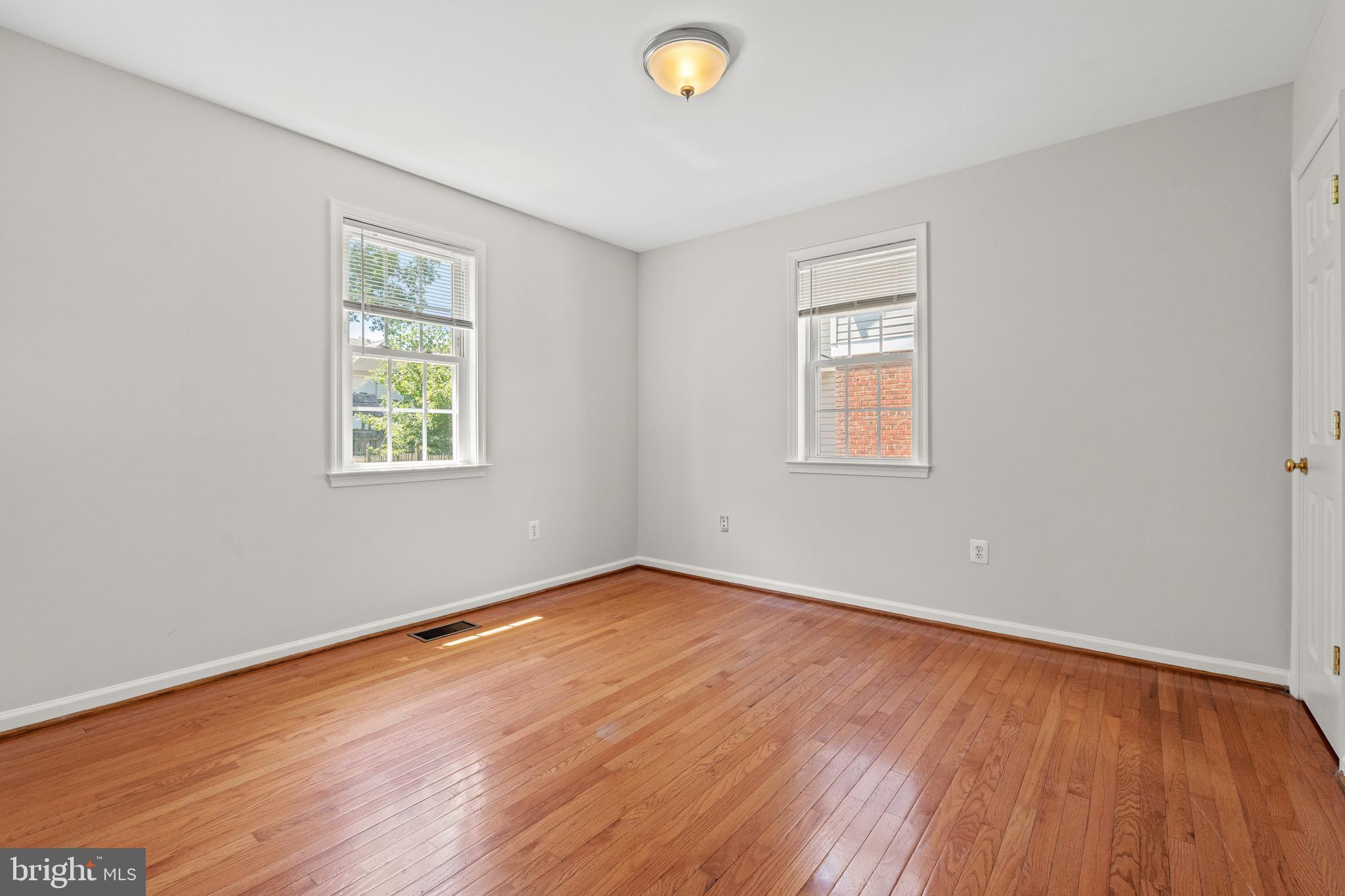 734 N George Mason Dr