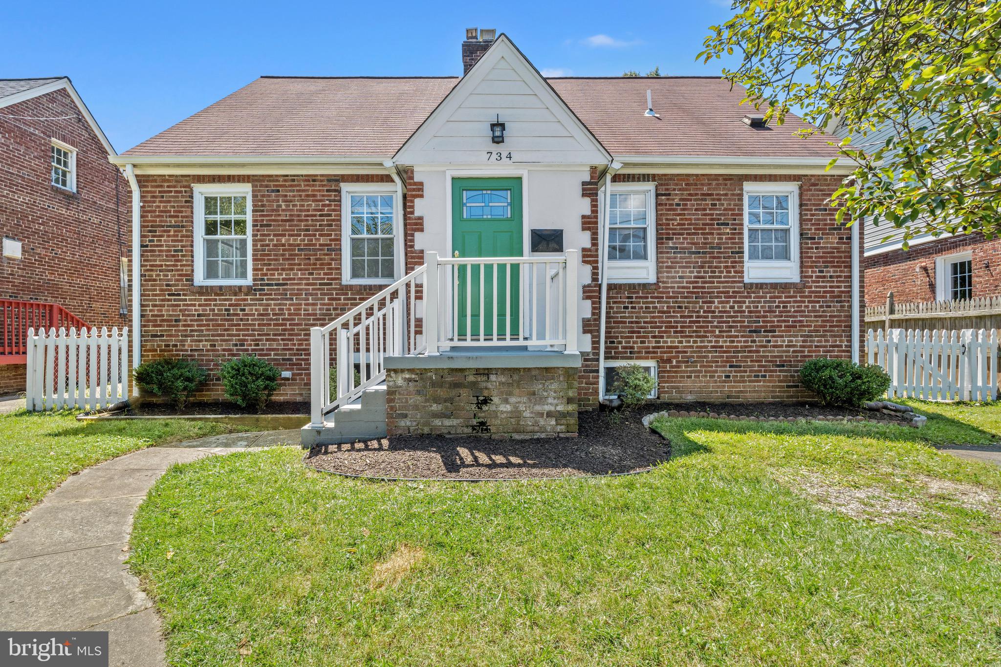 734 N George Mason Dr