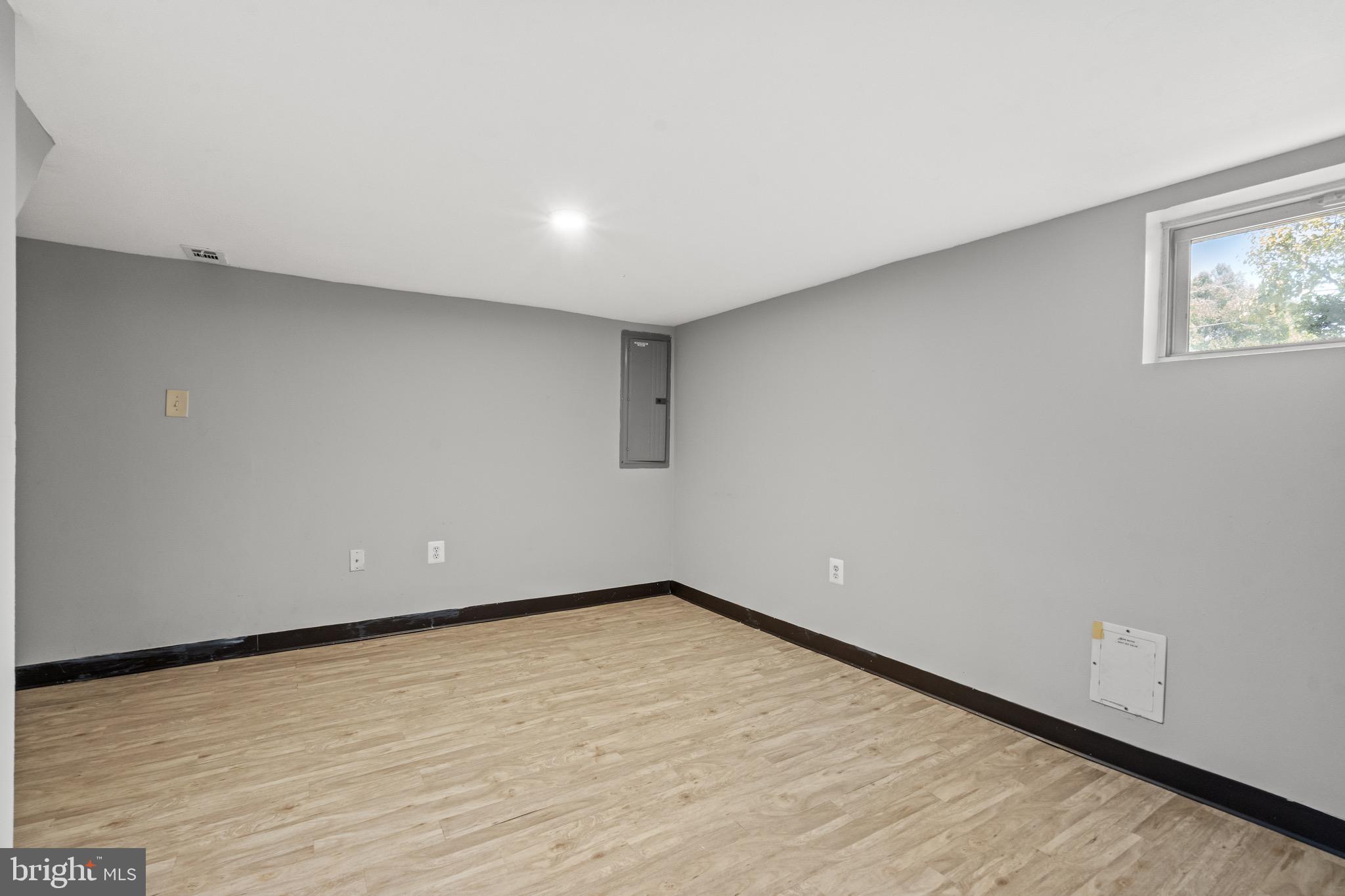 734 N George Mason Dr