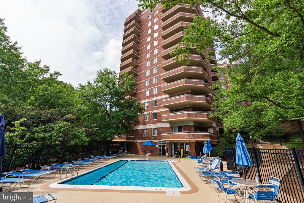 1276 N Wayne St #1024