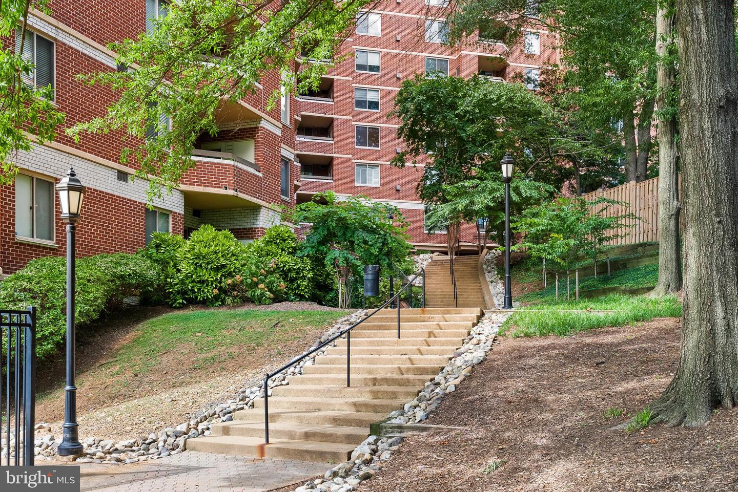 1276 N Wayne St #1024