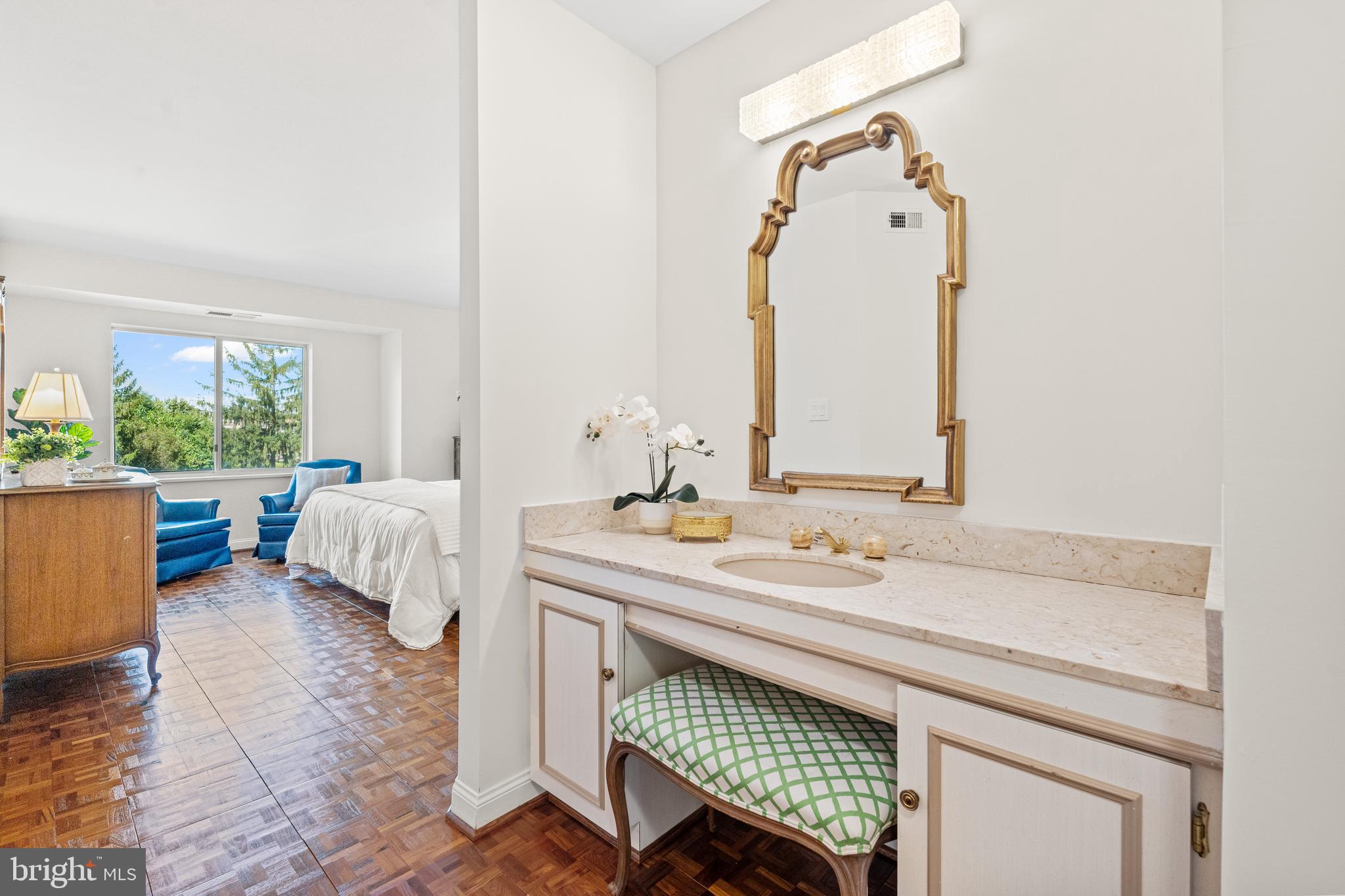 1250 S Washington STREET Unit: 204