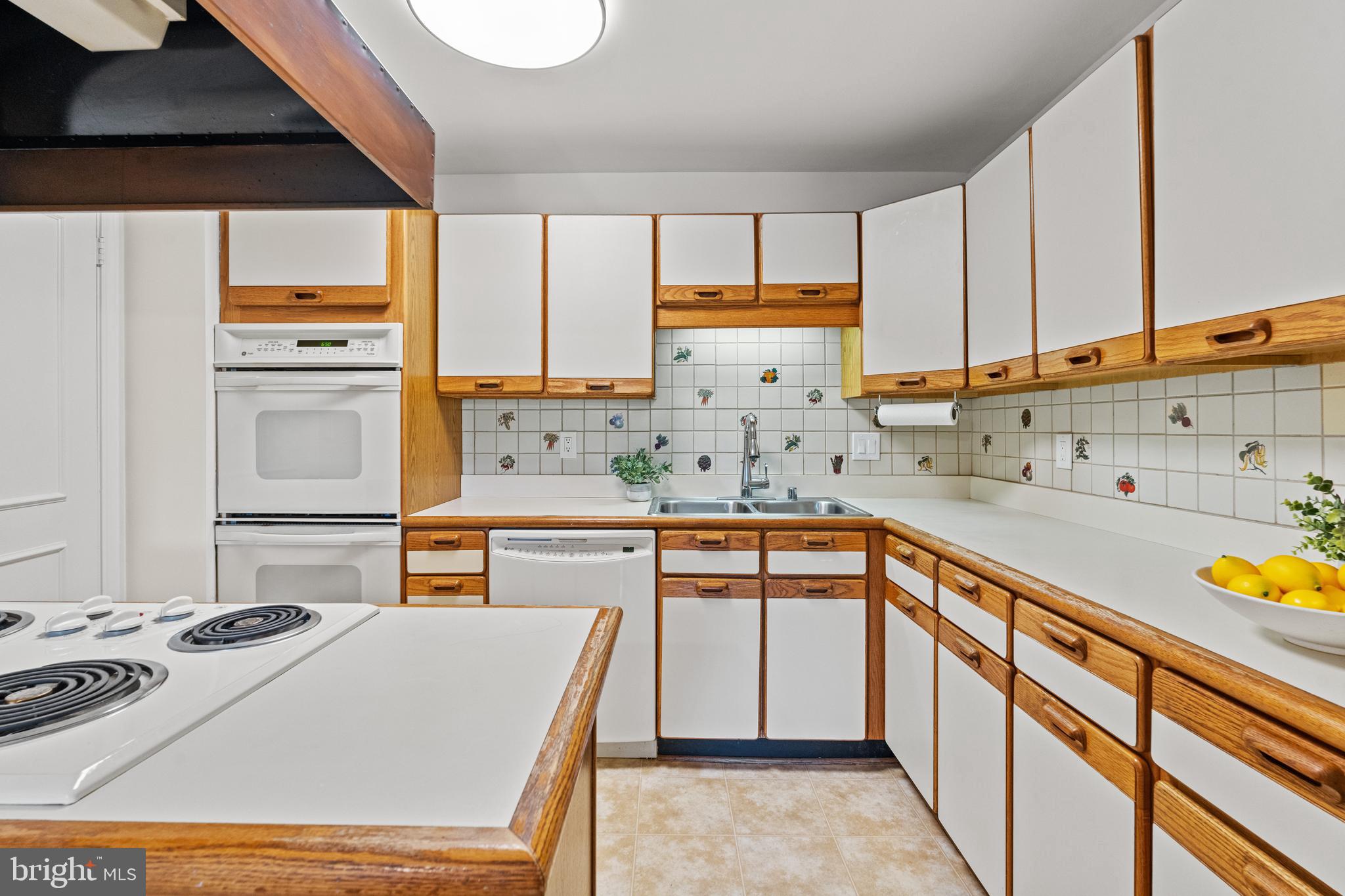 1250 S Washington STREET Unit: 204