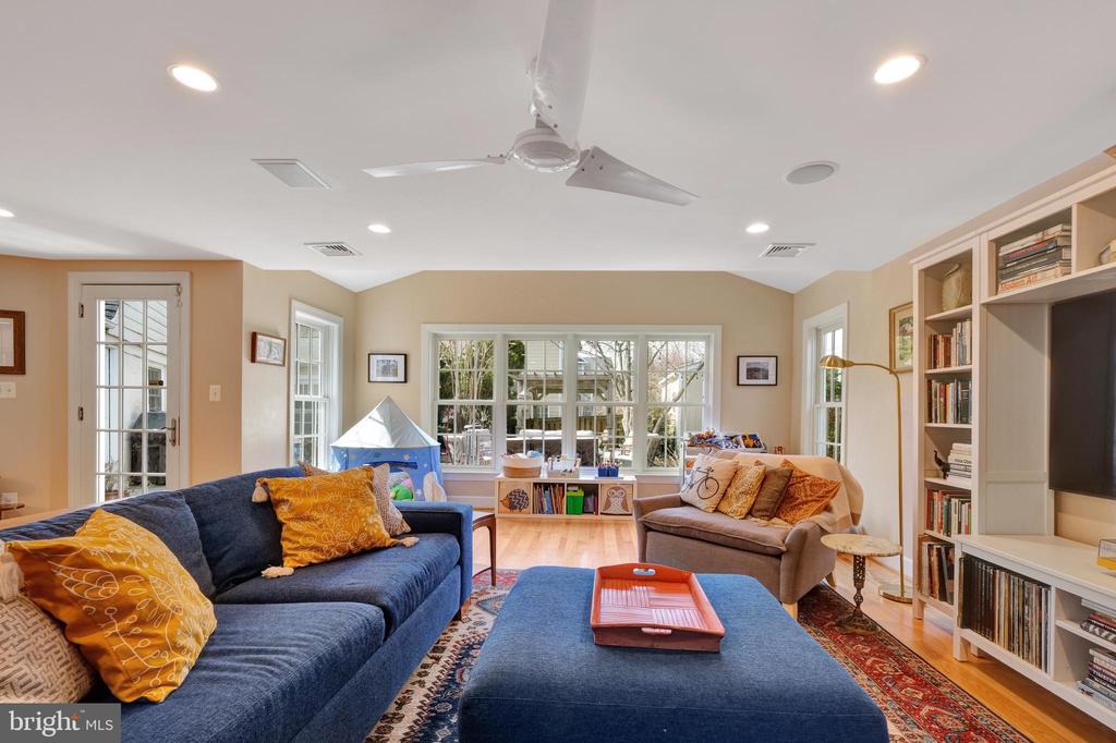 8118 Yorktown Dr