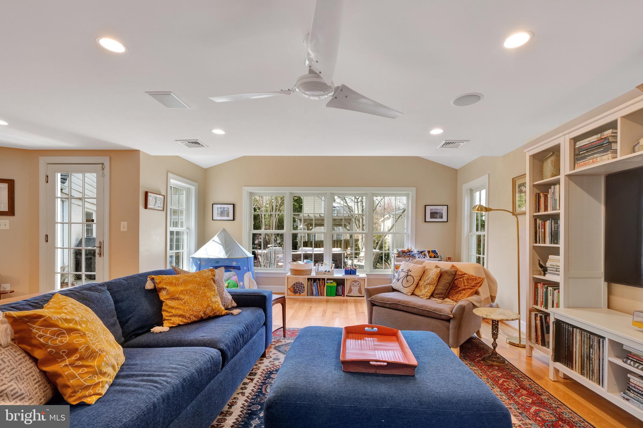 8118 Yorktown Dr