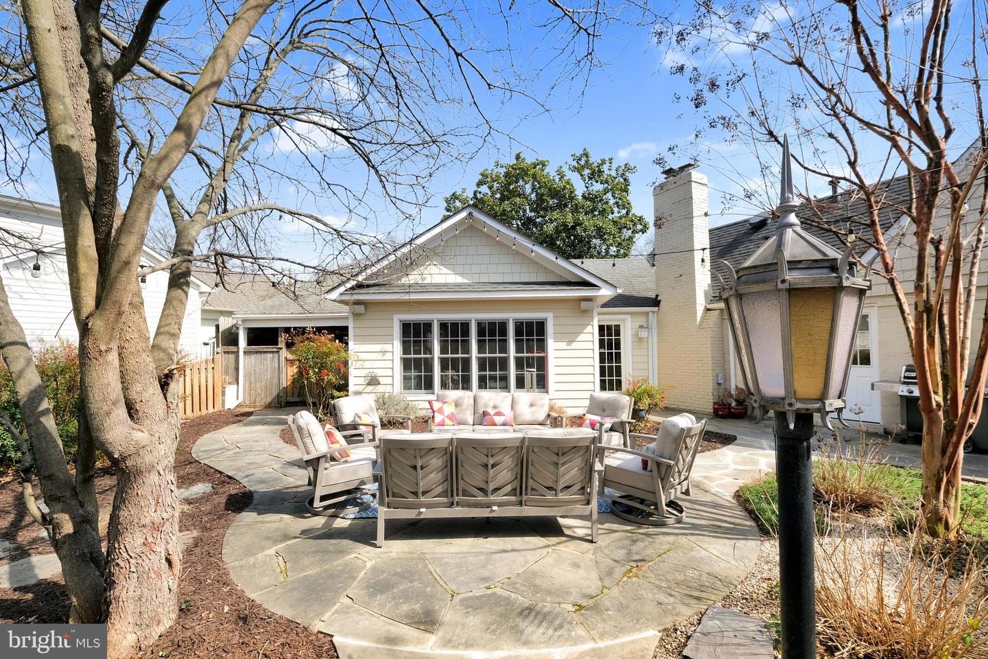 8118 Yorktown Dr