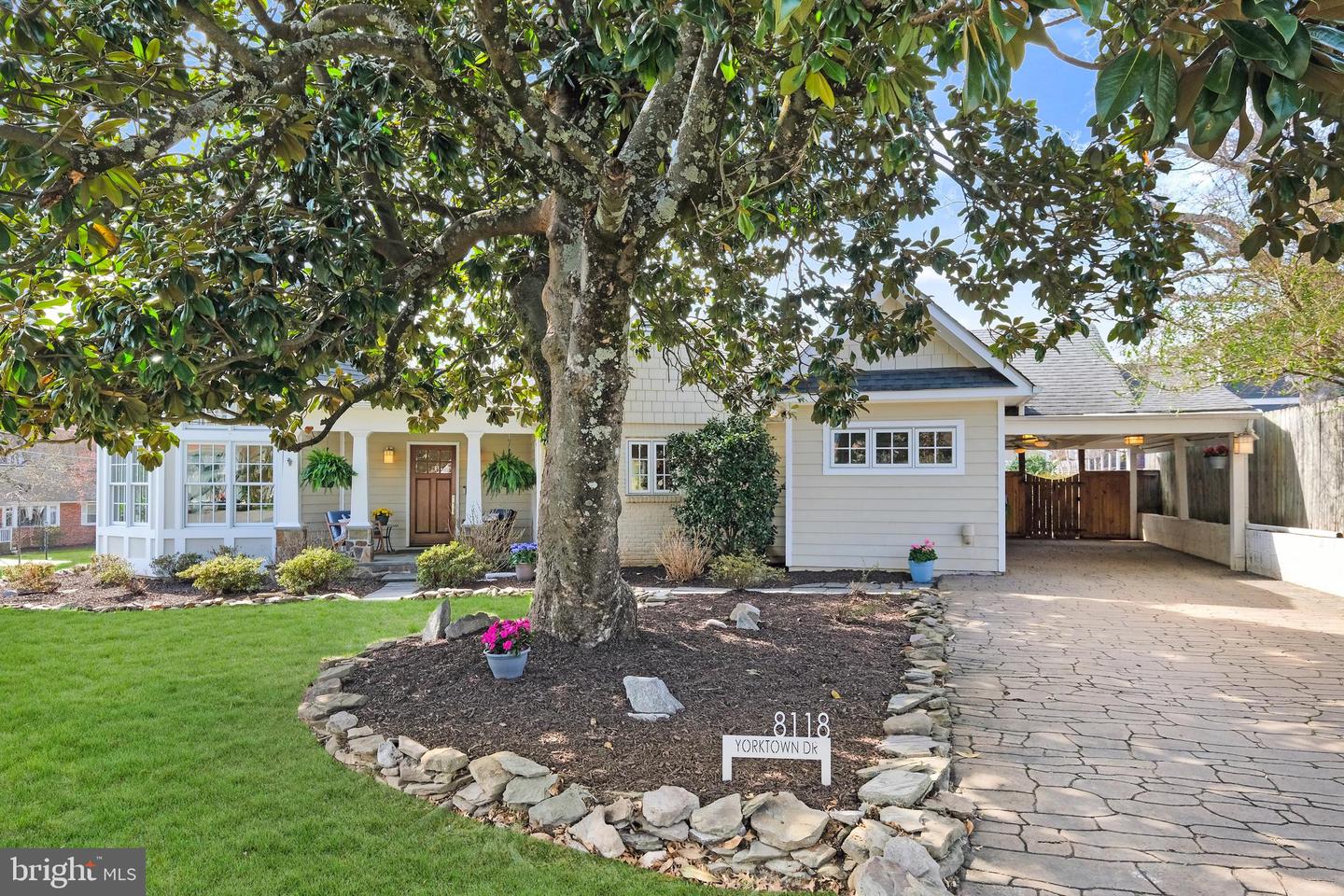 8118 Yorktown Dr