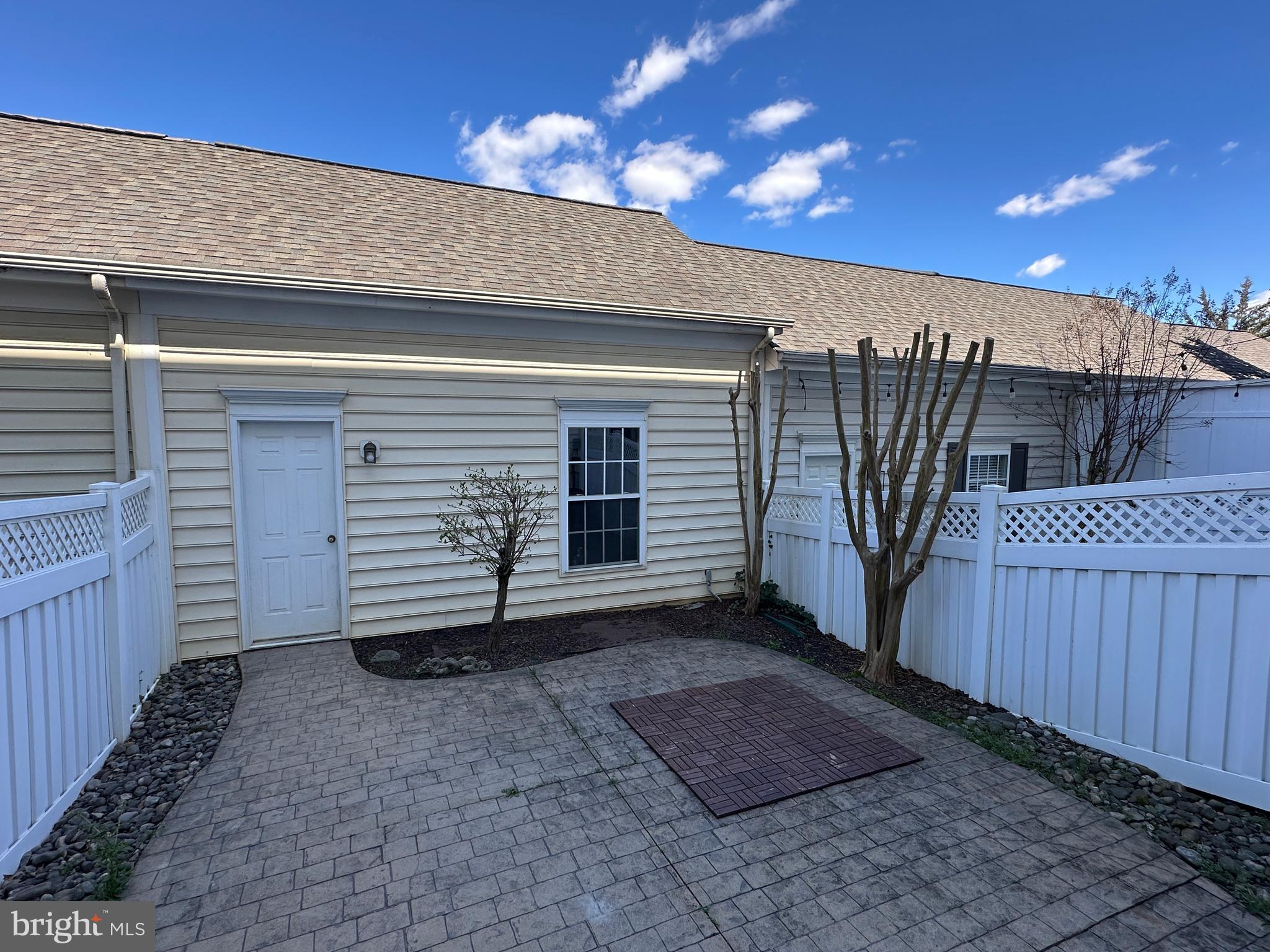 914 FEATHERSTONE STREET