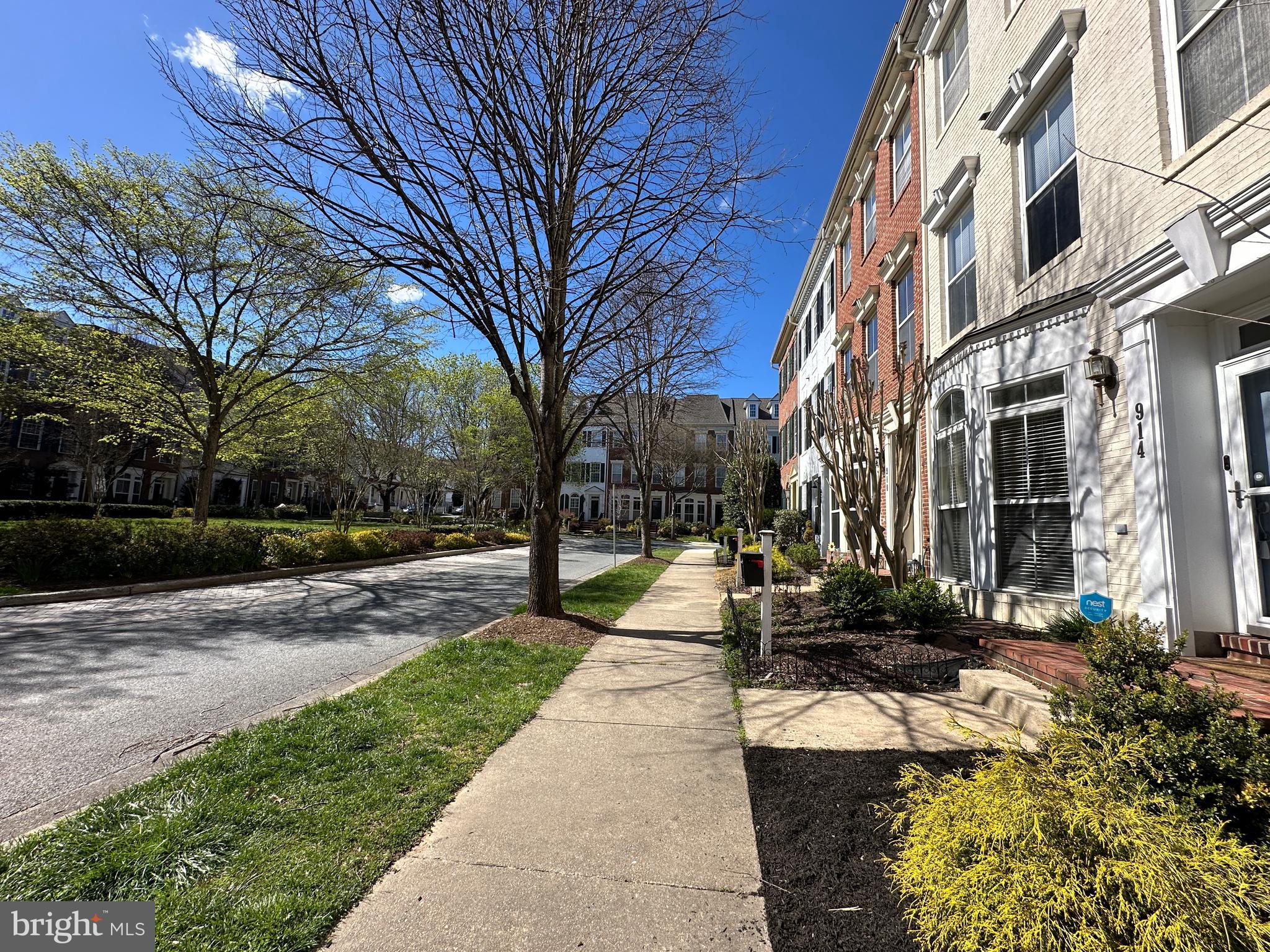 914 FEATHERSTONE STREET