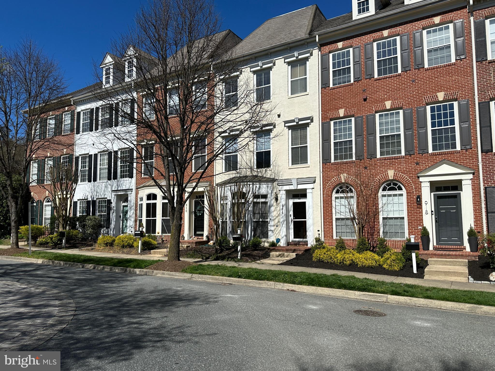 914 FEATHERSTONE STREET