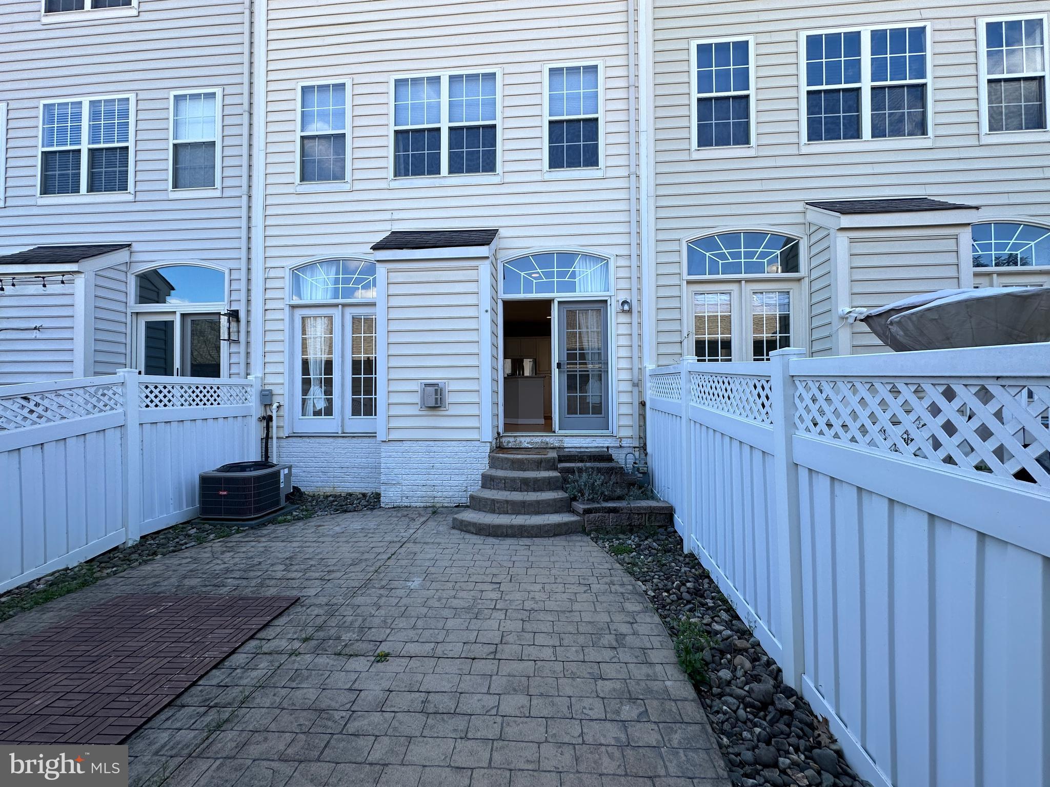 914 FEATHERSTONE STREET