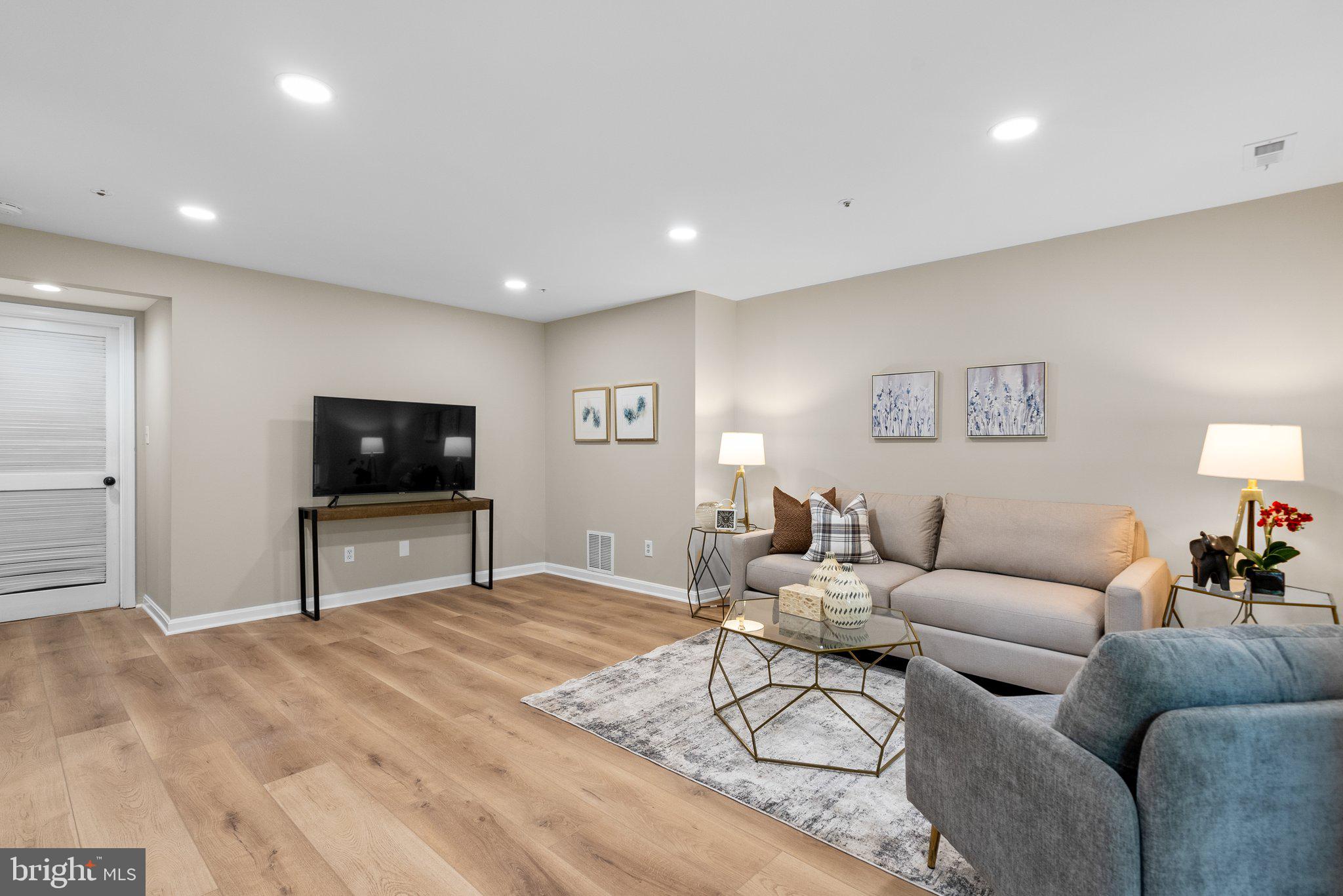8462 MEADOW GREEN WAY