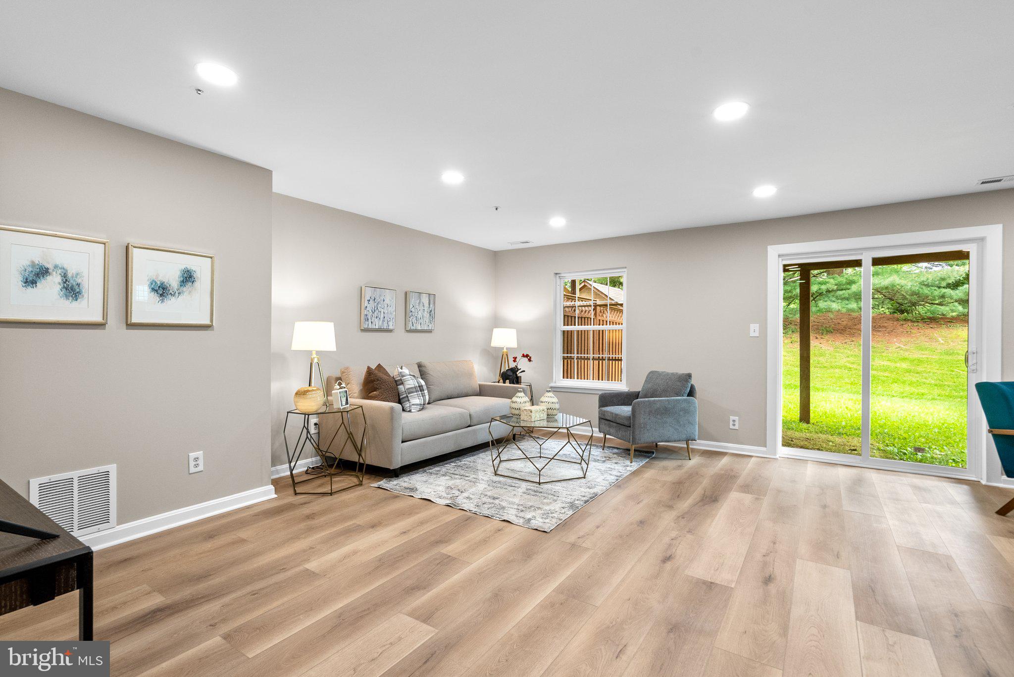 8462 MEADOW GREEN WAY