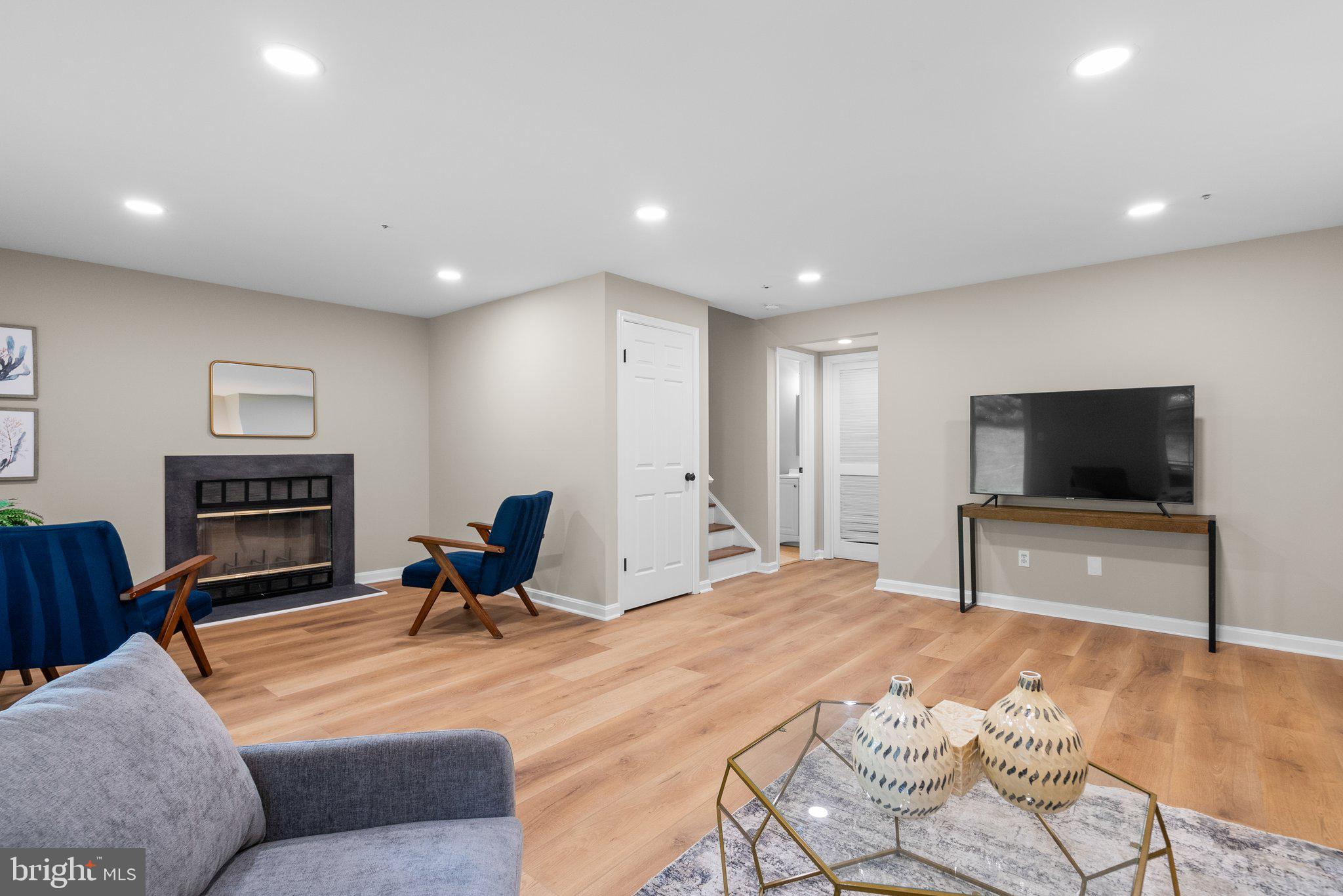 8462 MEADOW GREEN WAY