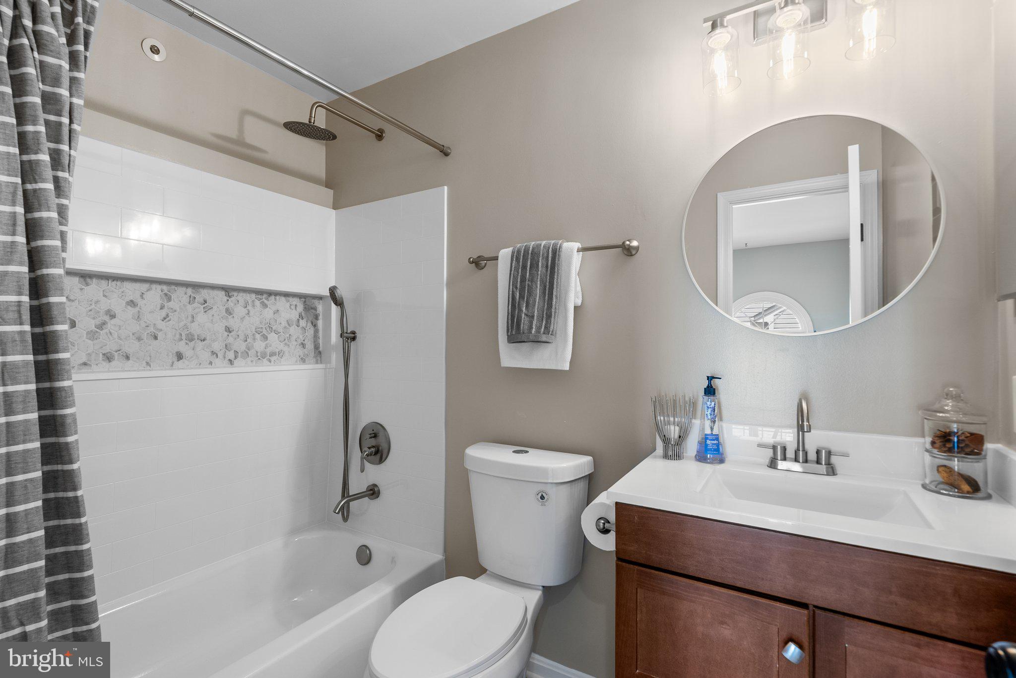 8462 MEADOW GREEN WAY
