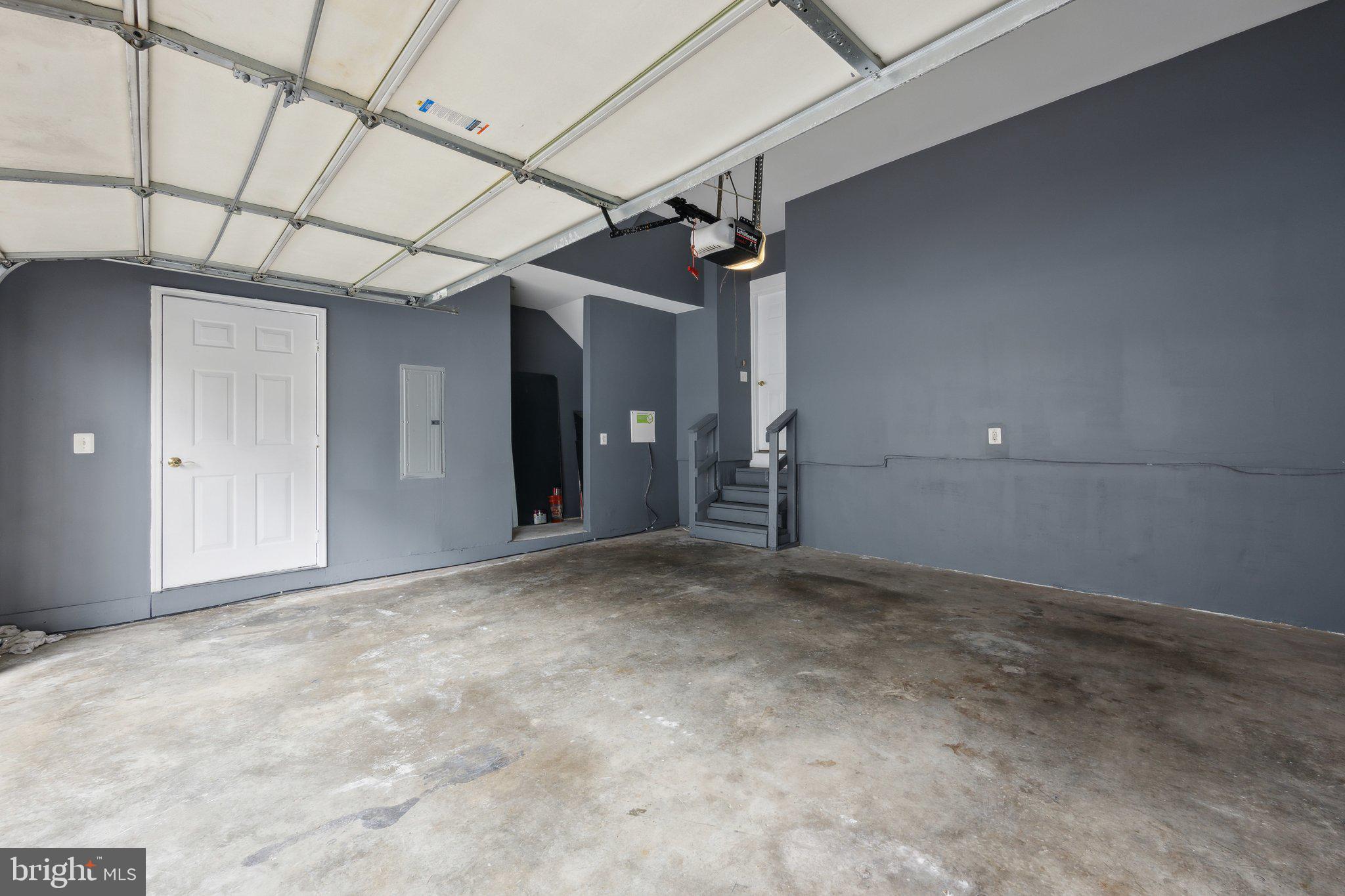 228 N SUMMIT AVENUE 27-228