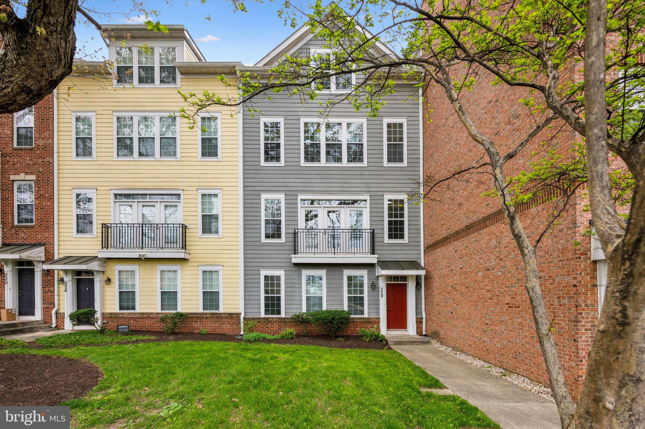 228 N SUMMIT AVENUE 27-228