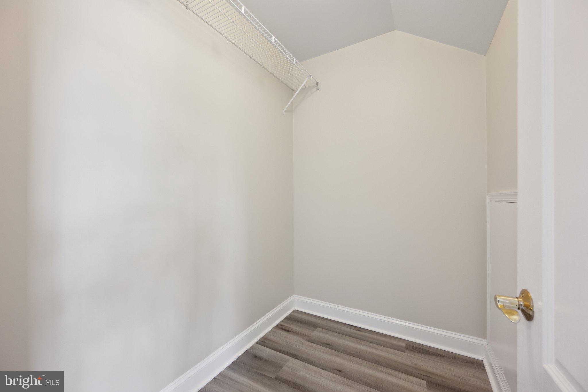 228 N SUMMIT AVENUE 27-228