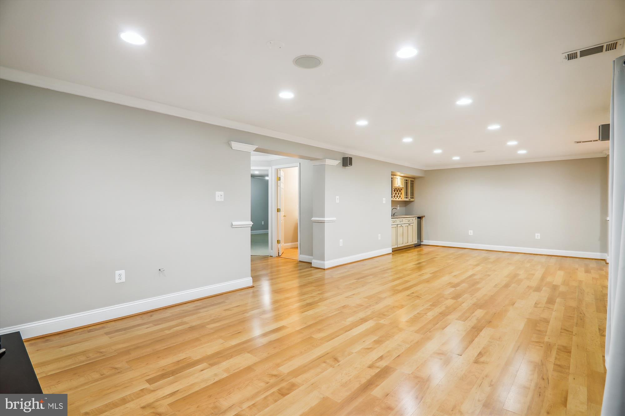 907 LINSLADE STREET