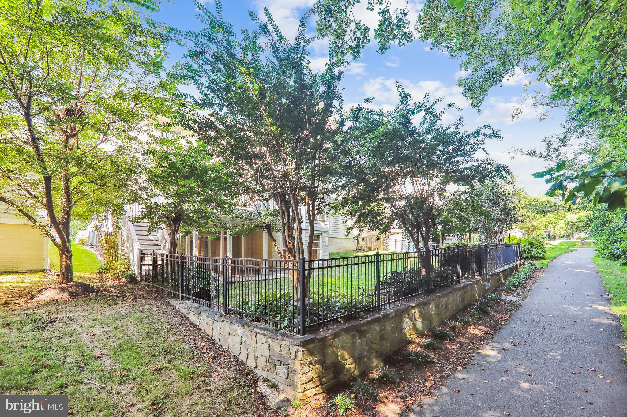 907 LINSLADE STREET