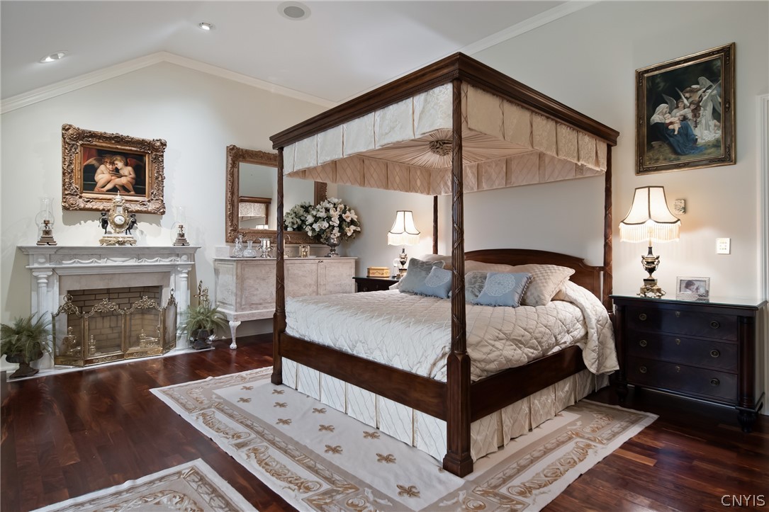 15 Meadowood Lane