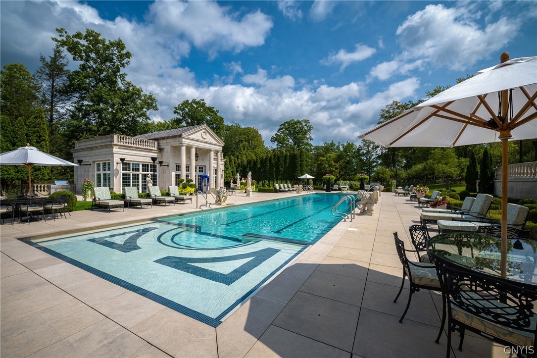 15 Meadowood Lane