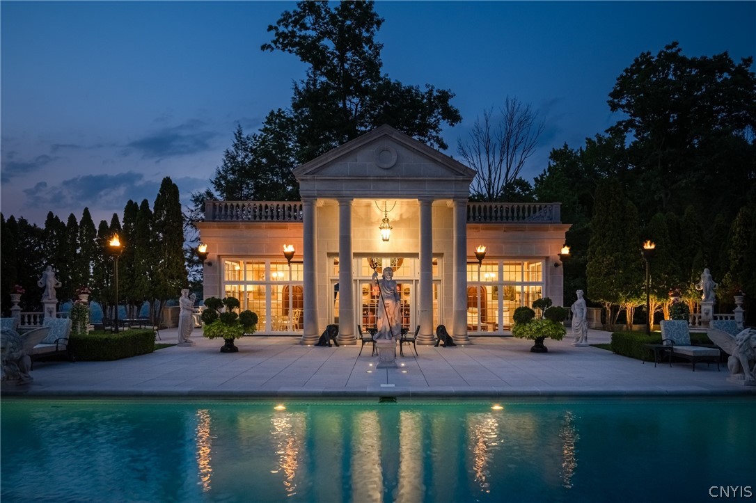 15 Meadowood Lane