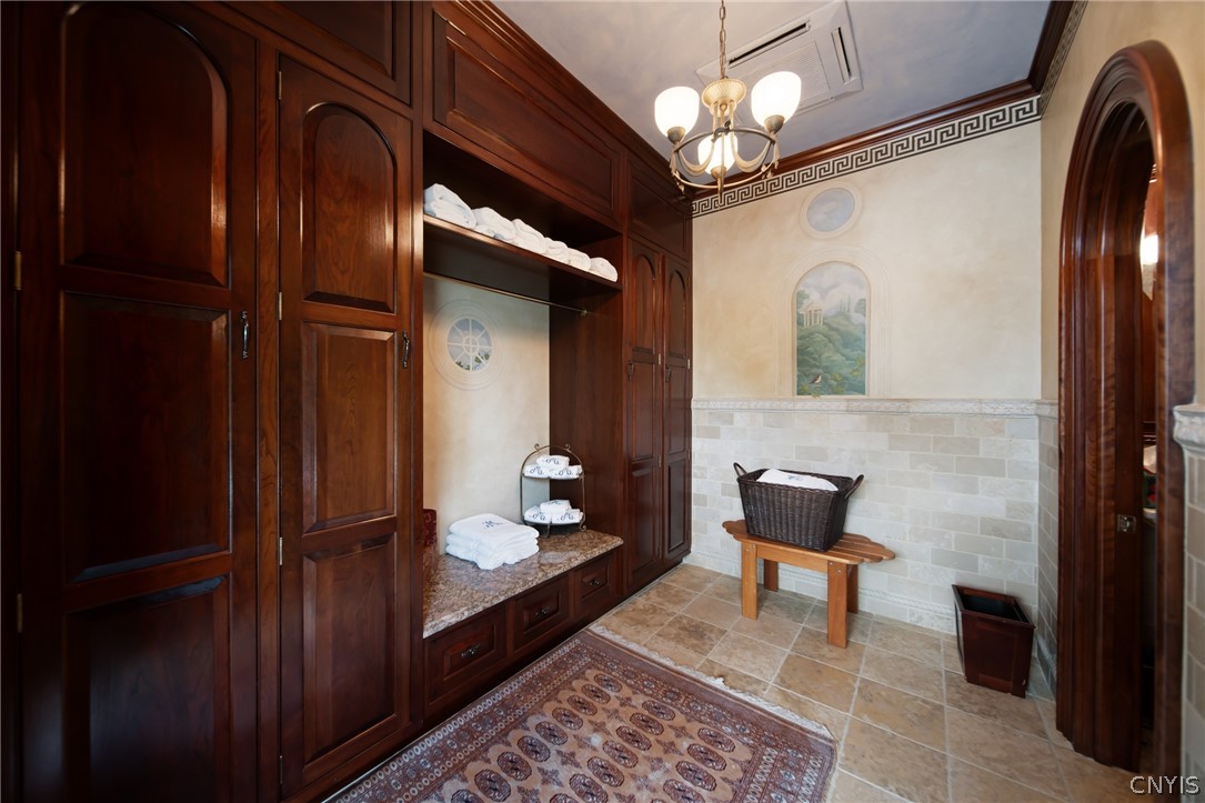 15 Meadowood Lane