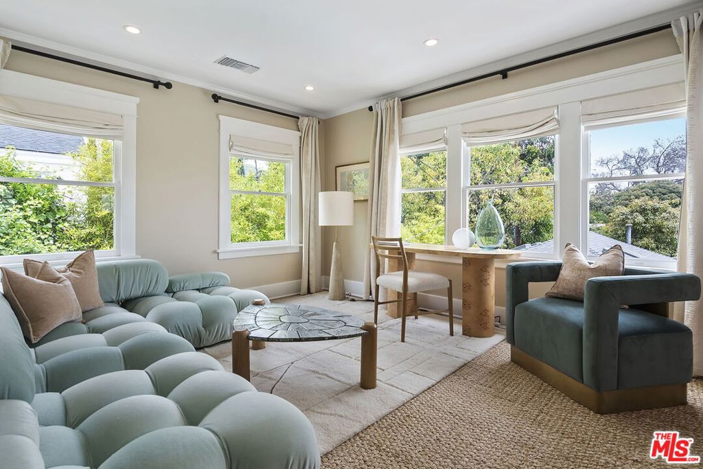 1542 Courtney Avenue