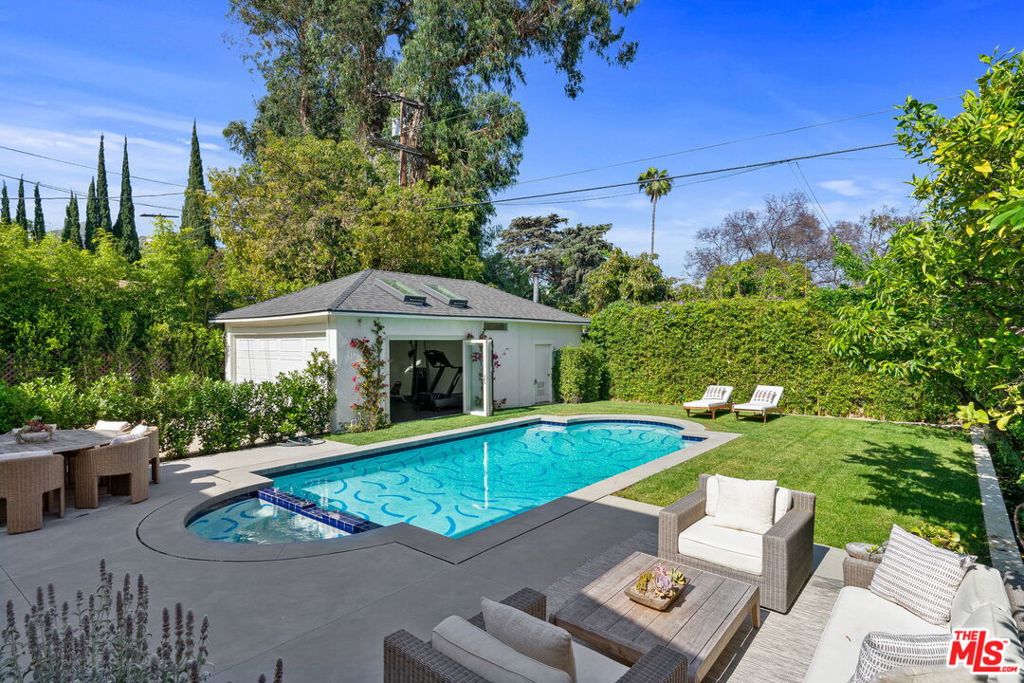 1542 Courtney Avenue