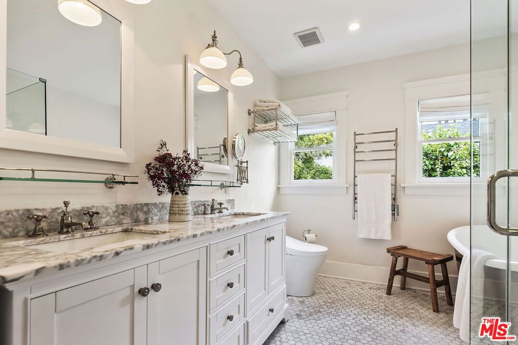 1542 Courtney Avenue