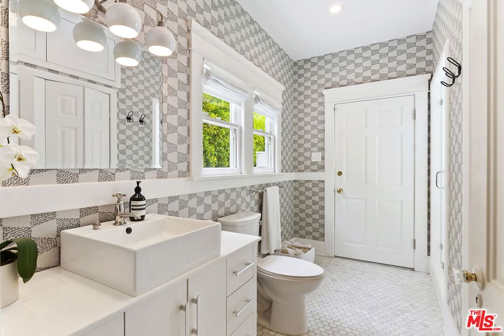 1542 Courtney Avenue