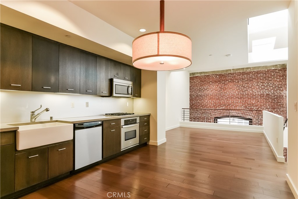 940 E 2nd Street 20
